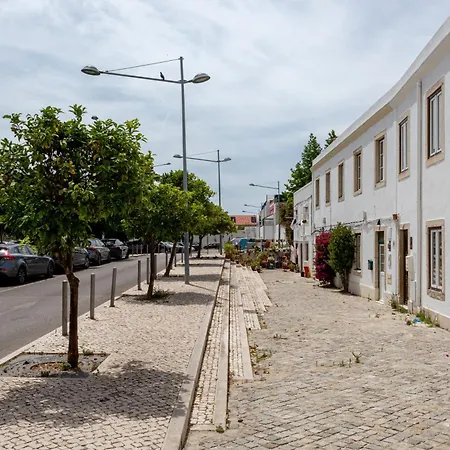 Joivy Cosy Near Tagus River
